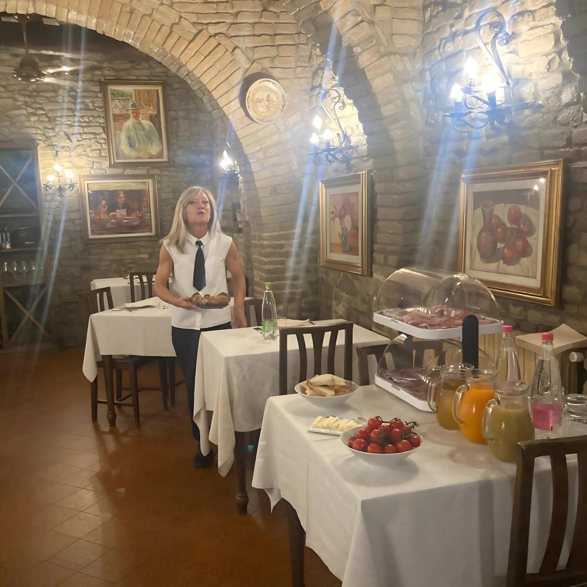 سان جيمينيانو Locanda Il Pino المظهر الخارجي الصورة