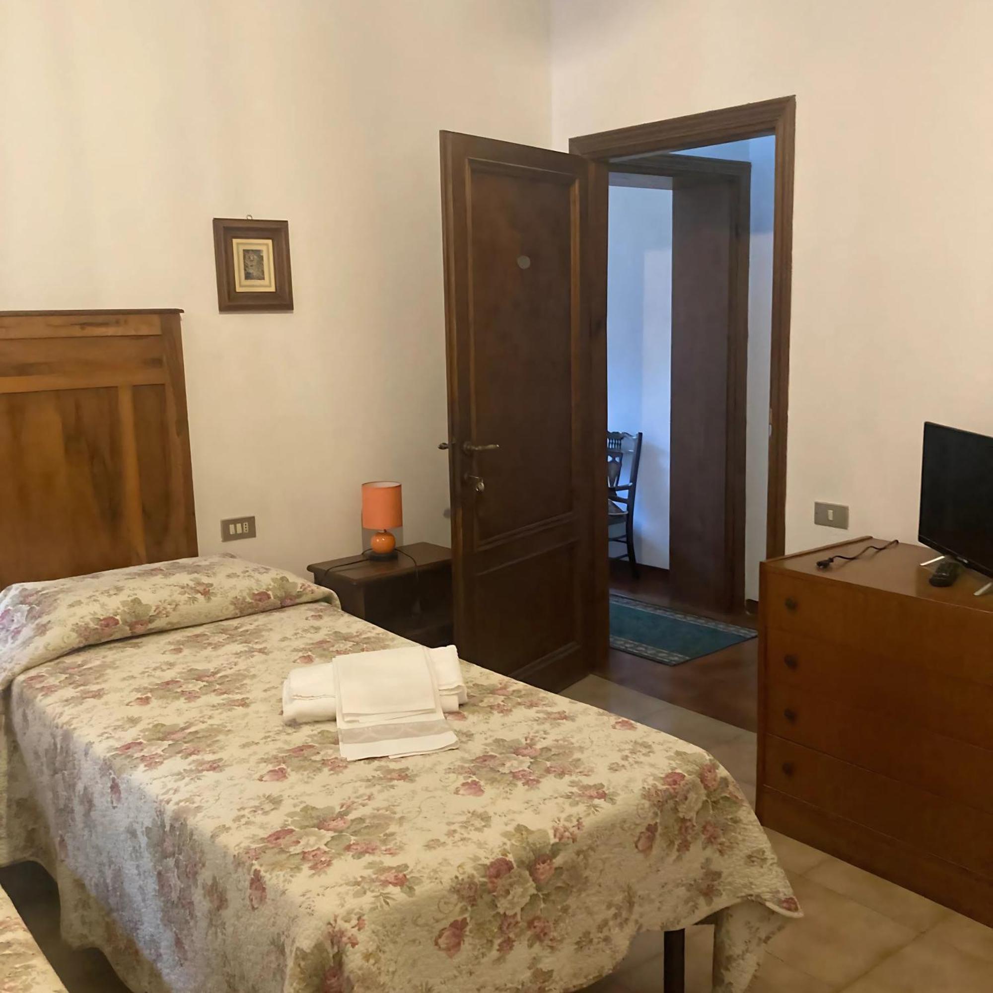 سان جيمينيانو Locanda Il Pino المظهر الخارجي الصورة