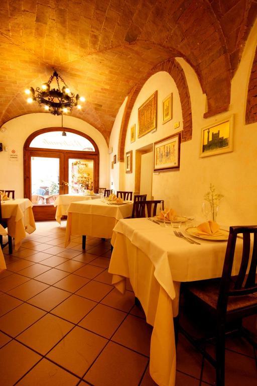 سان جيمينيانو Locanda Il Pino المظهر الخارجي الصورة