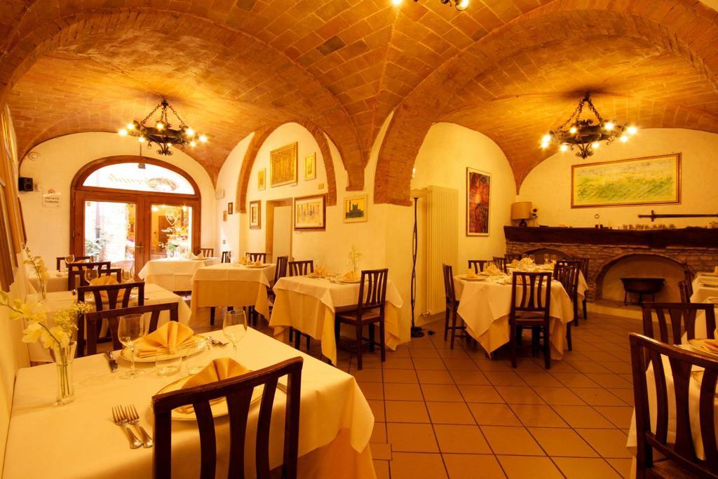 سان جيمينيانو Locanda Il Pino المظهر الخارجي الصورة