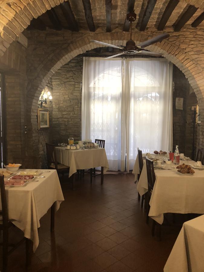 سان جيمينيانو Locanda Il Pino المظهر الخارجي الصورة